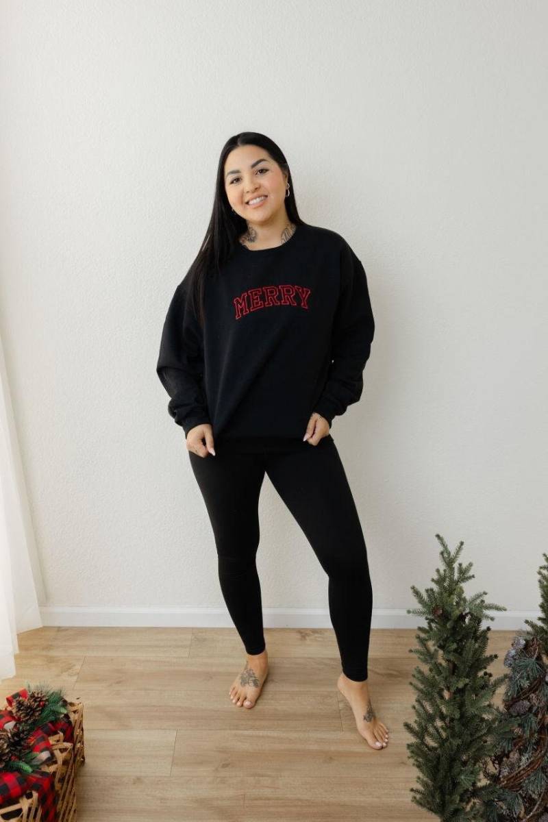 Besticktes Mehrfarbiges Holly Jolly Crewneck Weihnachten Sweatshirt - Süßer Feiertags Pullover Für Frauen von Flossandfable