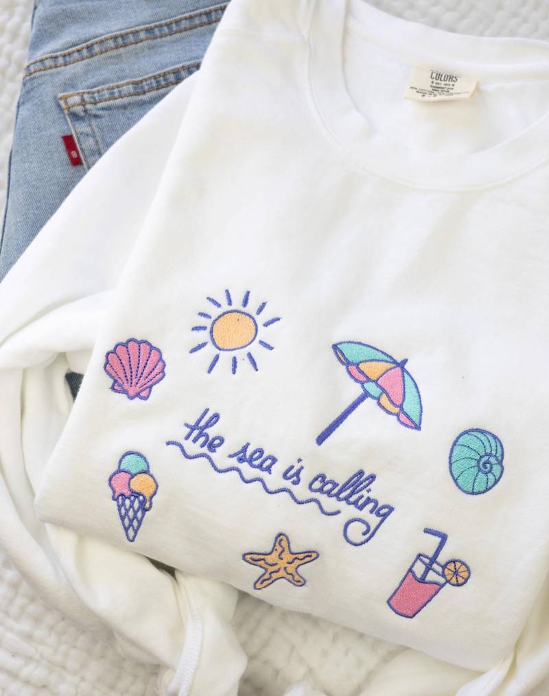 Bleiben Sie Salziges Gesticktes Komfortfarben-Sweatshirt - Christlicher Strandpullover Glaube Basiertes Sweatshirt Glaubenspullover von Flossandfable