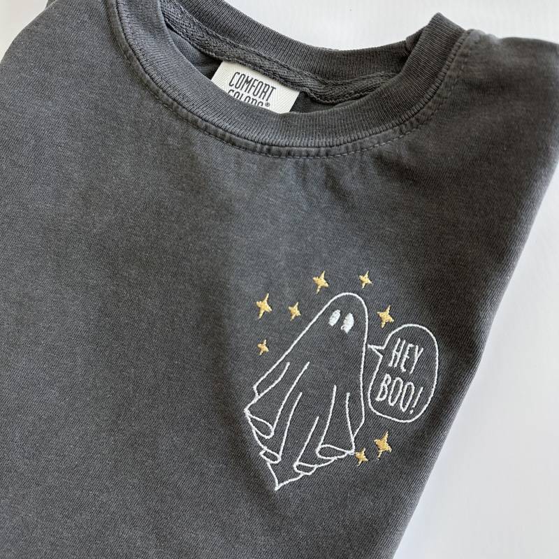 Komfort Farben Kinder Hey Boo Halloween Geist Shirt - Individuell Jungen Mädchen Shirts Skateboard Kleinkind Jugend T-Shirt von Flossandfable