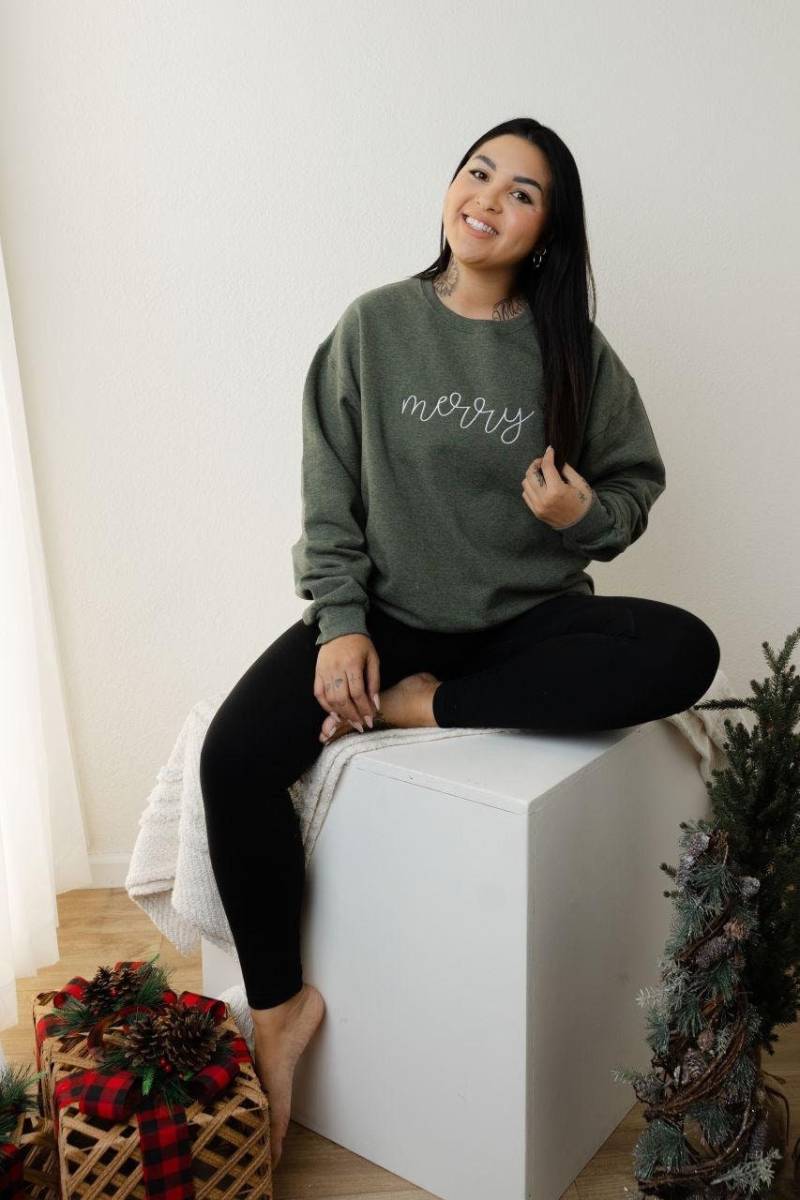 Gesticktes Frohes Sweatshirt - Frauen Gesticktes Feiertags-Sweatshirt Individuell Bestickt Süßes Weihnachts-Sweatshirt Mit Rundhalsausschnitt von Flossandfable