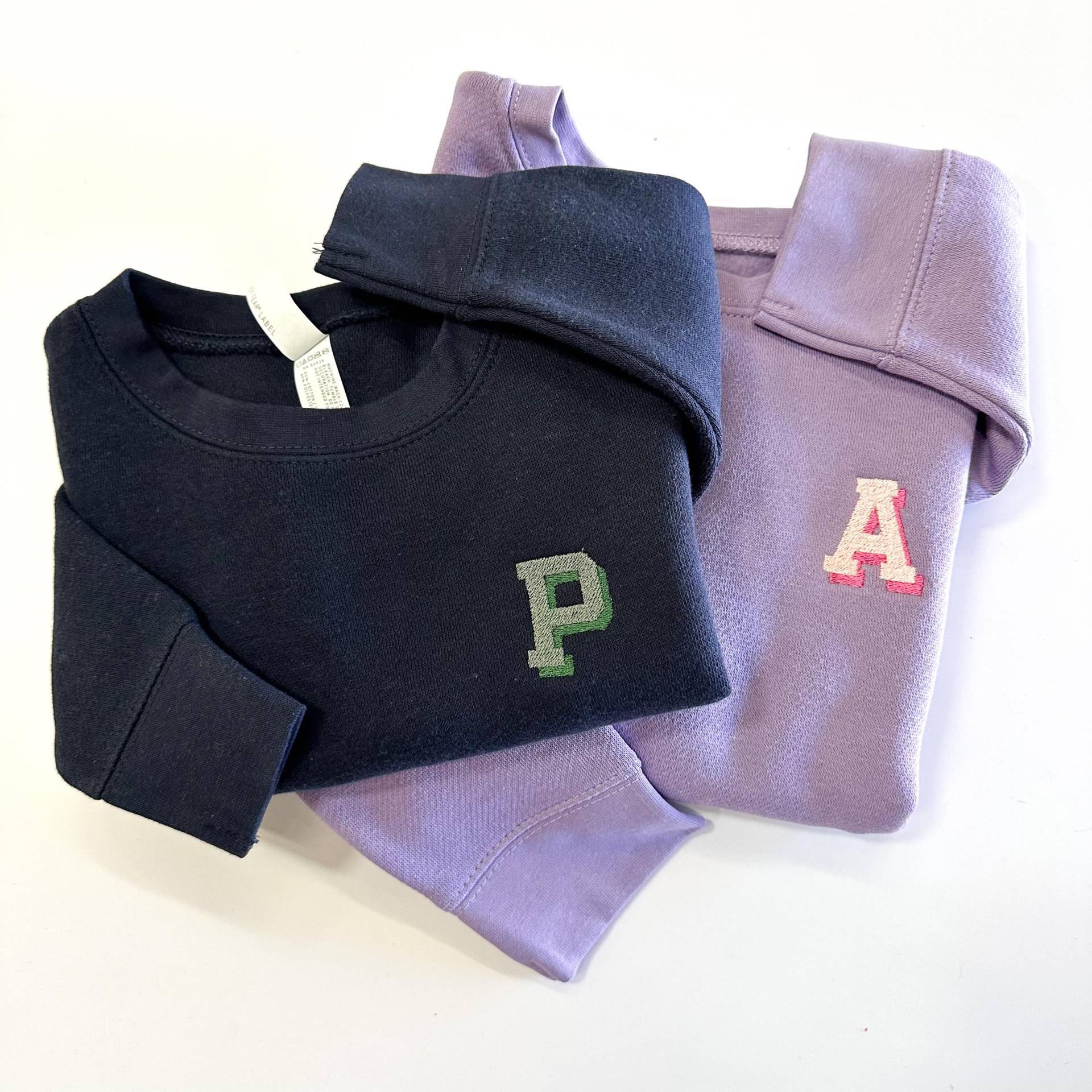 Kleinkind Schatten Monogramm Sweatshirt - Gestickte Kinder Rundhals Pullover Einfache Monogramme von Flossandfable