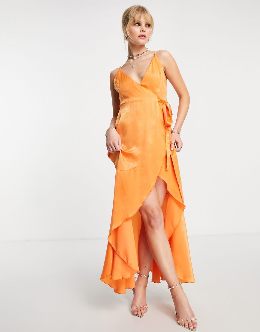 Flounce London - Satin-Midikleid in Orange mit gewickelter Vorderseite von Flounce London
