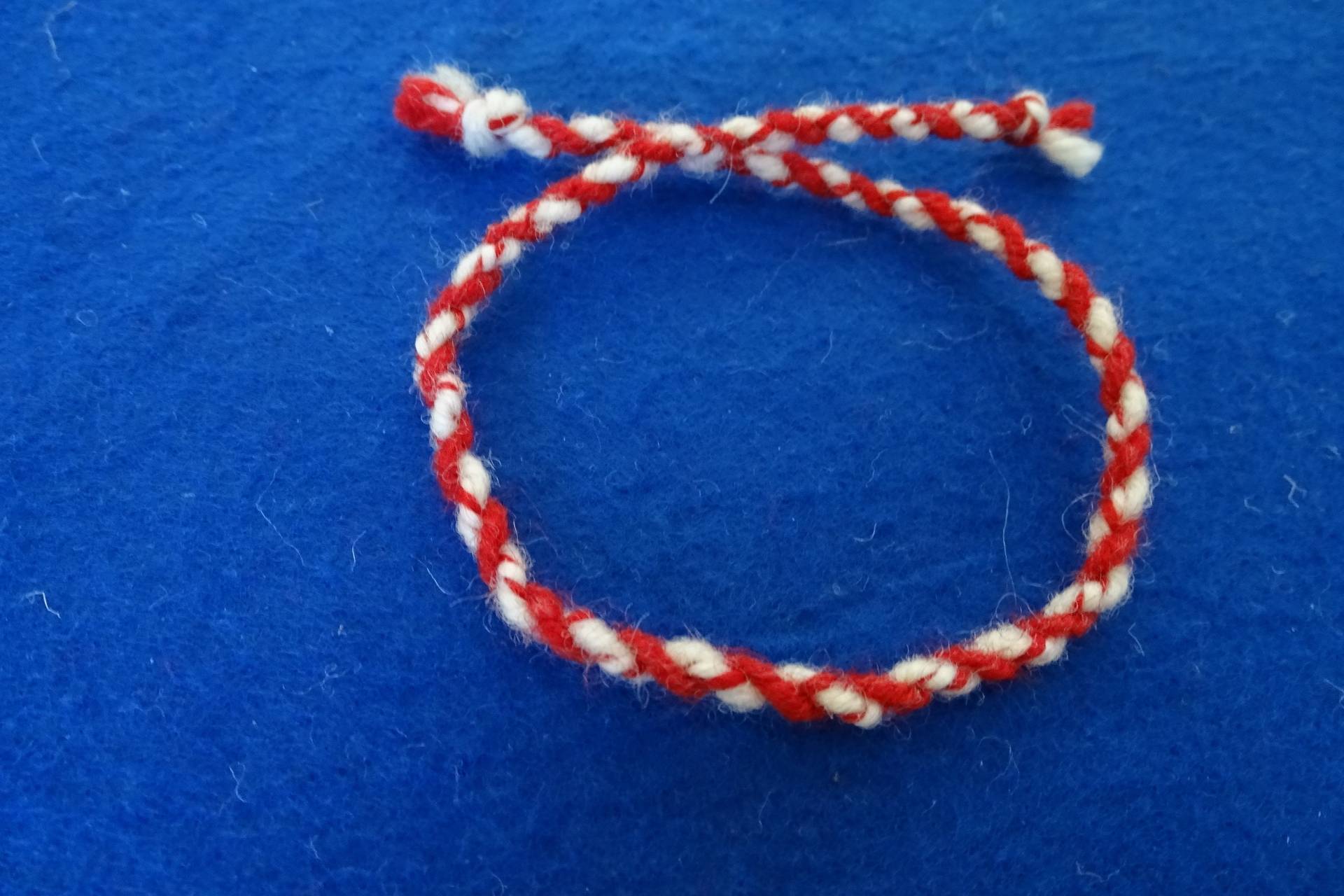 Set Von 5 Merino Wolle Martenitsa Armbänder von FlourishBG