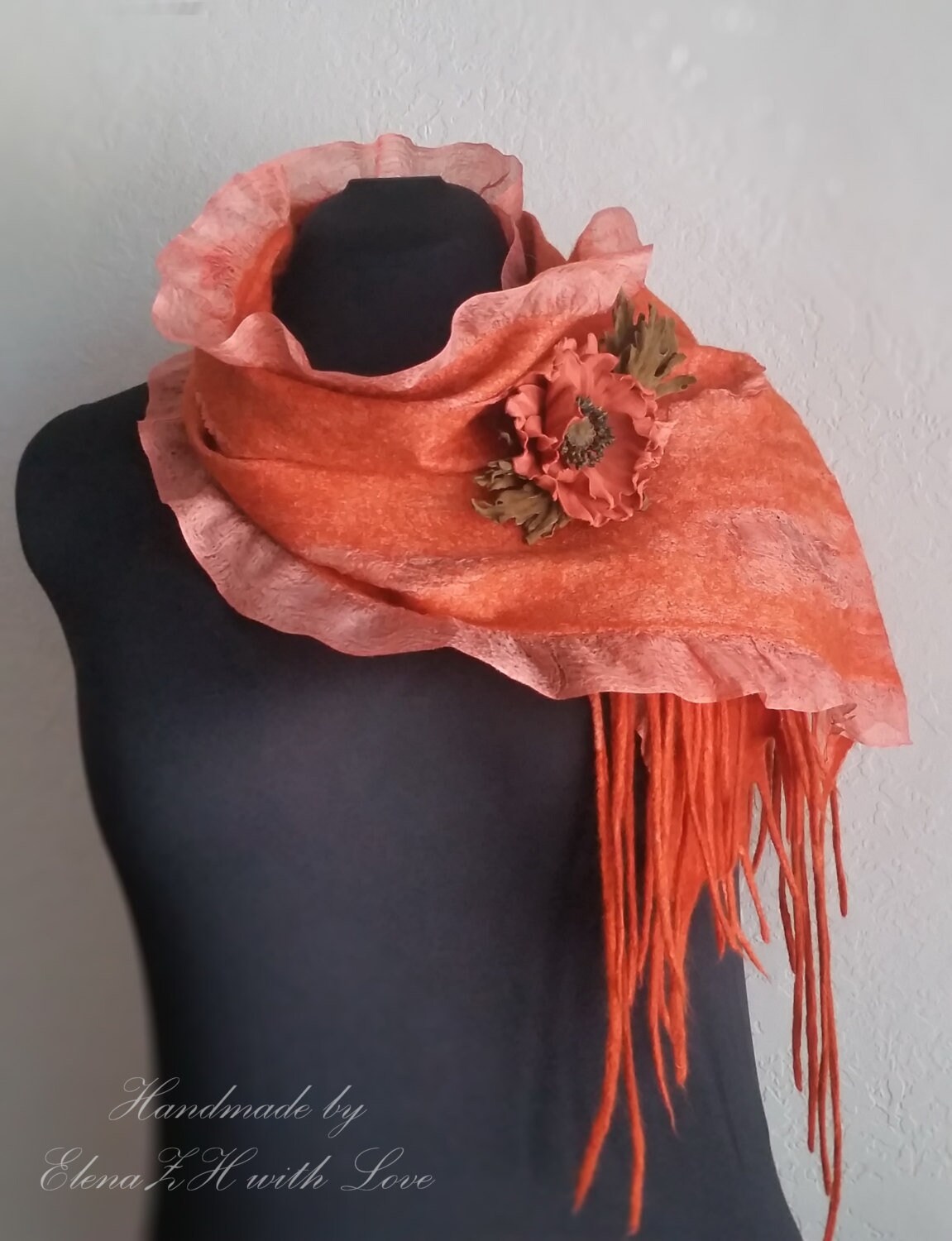 Filzschal, Nuno Gefilzte Schals, Orange Merinowolle, Kunst, Besonderer Tag, Geschenk Für Sie, Versandfertig, Lederblumen Filzschal, Nuno Gefilzte Schals, Orange Merinowolle, Kunst, Besonderer Tag, Geschenk Für Sie, Versandfertig, Lederblumen von FlowDream