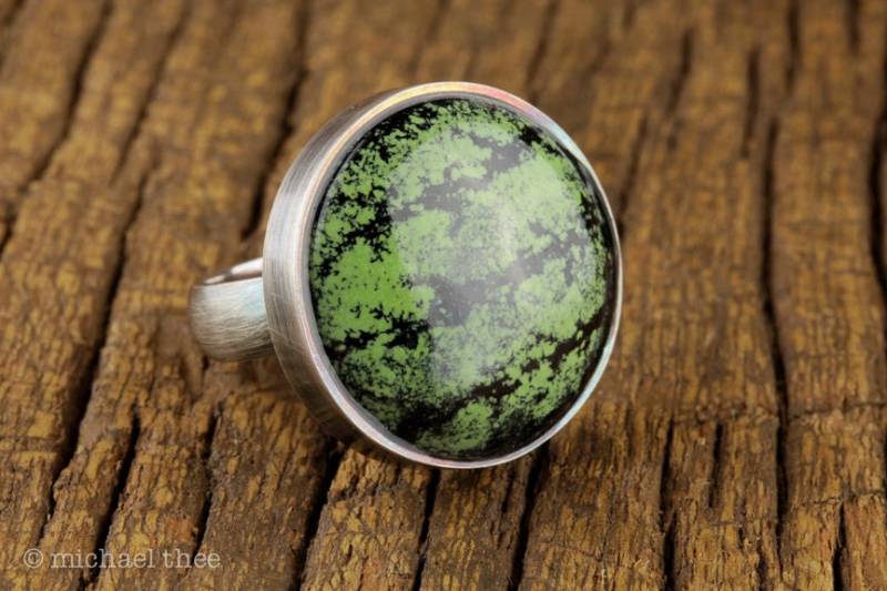 Statement Ring Sgraffito Emaille Cabochon in Grün "Türkis" , Sterling Silber Gr. 8, 5, Verspielter Faux Edelstein, Ungewöhnlich." Statement Ring Sgraffito Emaille Cabochon in Grün "Türkis" , Sterling Silber Gr. 8, 5, Verspielter Faux Edelstein, Ungewöhnlich." von FlowStudioJewelry