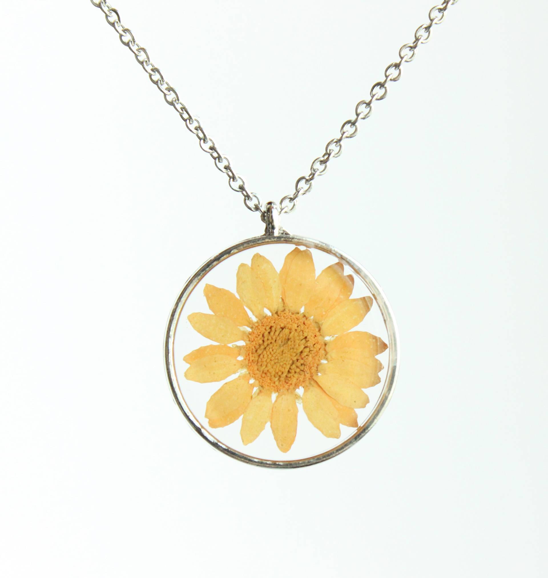 Orange Chrysantheme Gepresste Blume Rund Anhänger Halskette, Handgemachte Echte Getrocknete Harz Schmuck Orange Chrysantheme Gepresste Blume Rund Anhänger Halskette, Handgemachte Echte Getrocknete Harz Schmuck von FlowerBudOriginal
