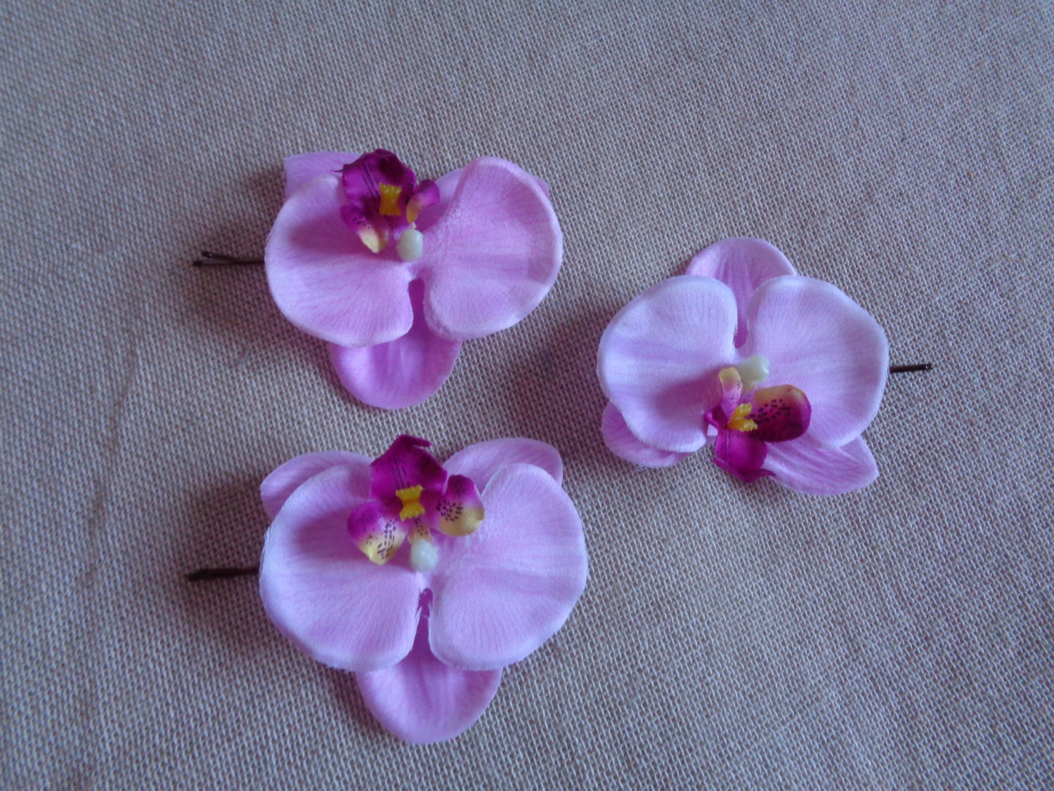 Orchideen-Haarspange, Orchideen-Accessoire, Brautjungfern-Accessoires-Set Von 3 Rosa Orchideen-Haarspange, Orchideen-Accessoire, Brautjungfern-Accessoires-Set Von 3 Rosa von FlowerDecoupage