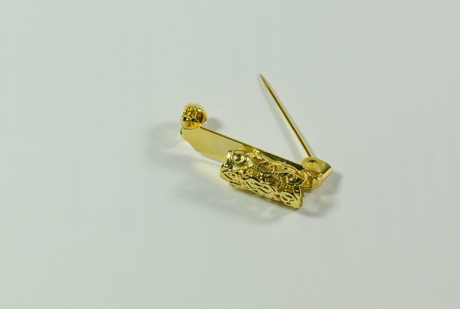 Gold Geschweifte Brosche Pin Hochzeit Schmuck Bastelbedarf. Machen Sie Ihre Eigenen Blumen Boutonniere von FlowerMillineryTools