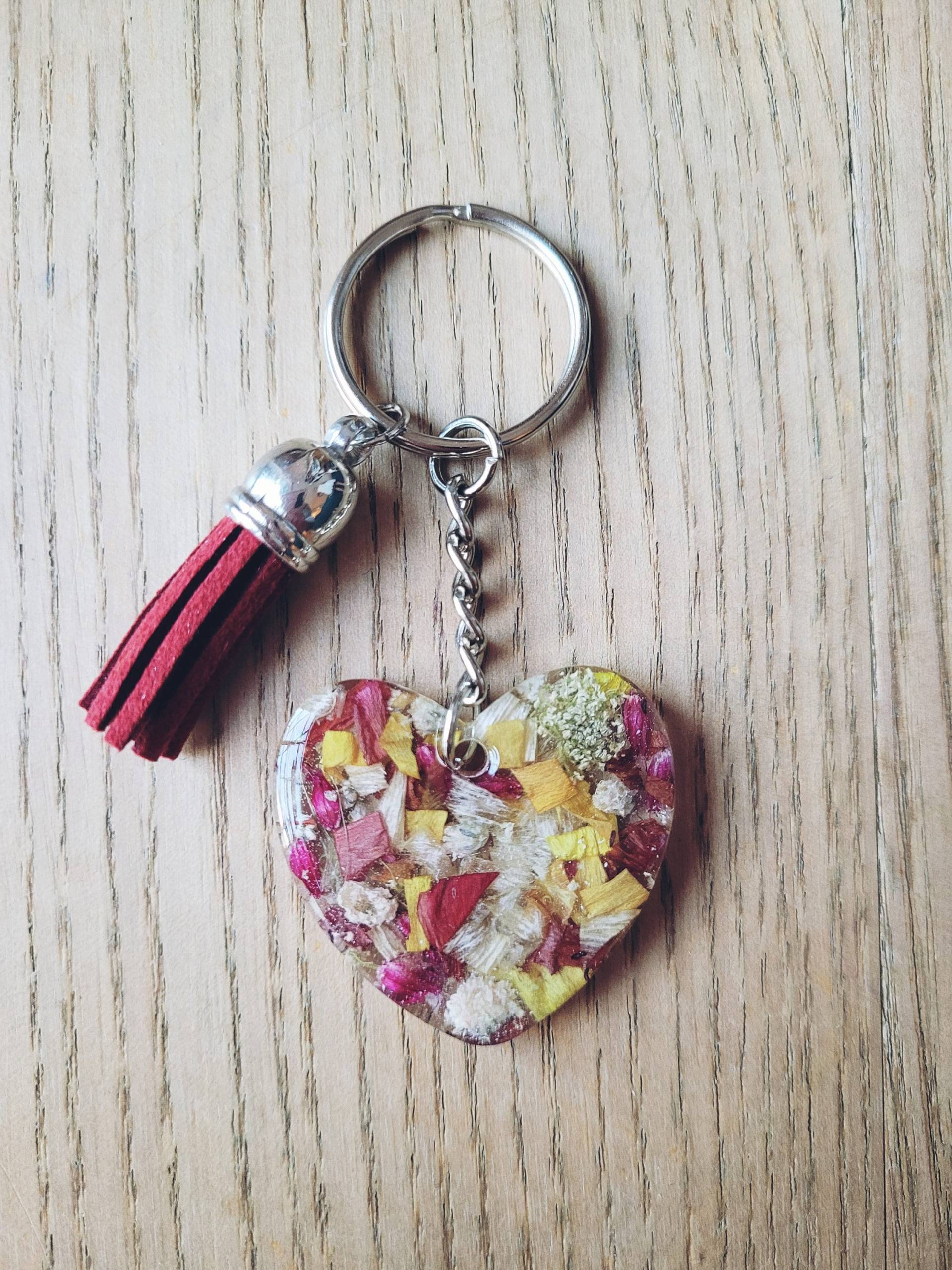 Herz-Schlüsselanhänger Aus Brautstraußblüten, Hochzeit, Echte Blüten, Handmade, Erinnerungsstück Herz-Schlüsselanhänger Aus Brautstraußblüten, Hochzeit, Echte Blüten, Handmade, Erinnerungsstück von FlowerfulArtShop