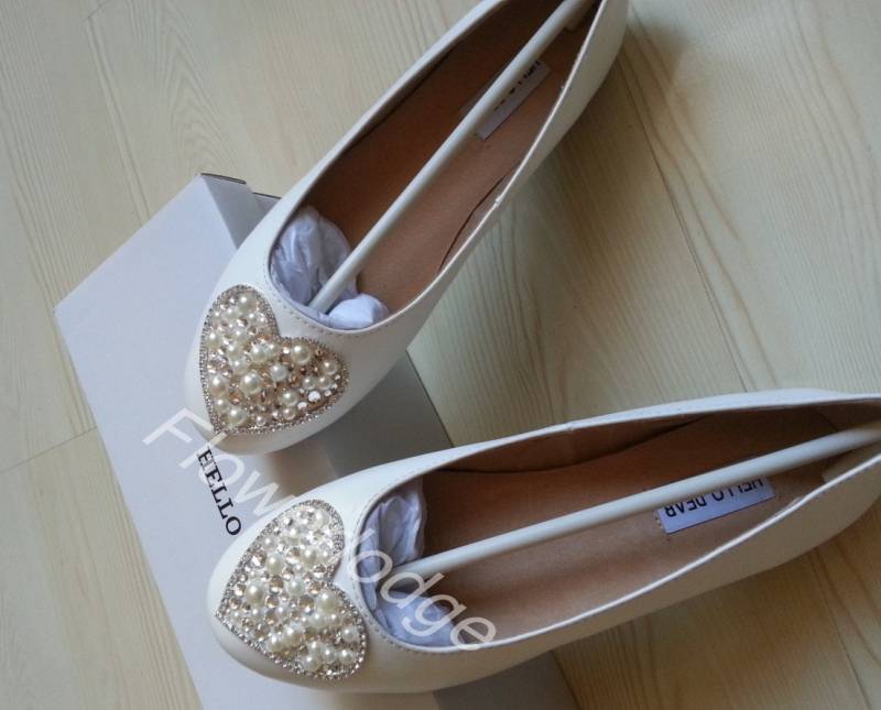 Elfenbein Aus Echtem Leder Ballett Wohnungen Frauen Schuhe-Custom Prom Girls Schuhe-Liebe Herz Design Swarovski Kristall Perlmutt Brautjungfer von Flowerlodge