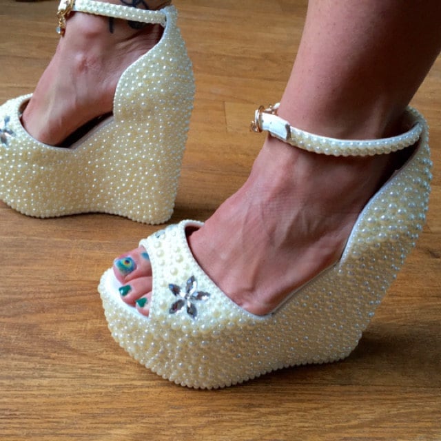 Elfenbein Frauen Sandale Schuhe Sauber Rhineston Blumen Prom Braut Zehenoffenen Heels Peep Toe Wedge Individuelles Kleidschuhe Für von Flowerlodge