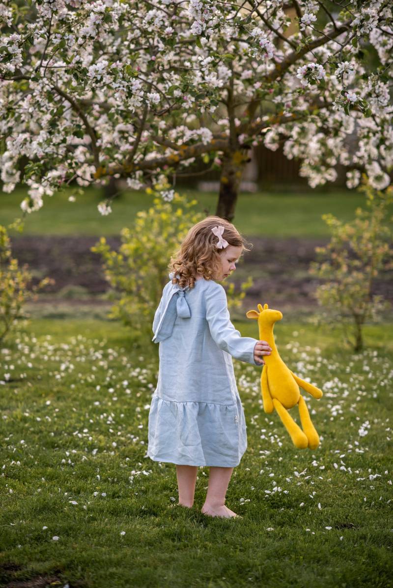 Mädchen Leinen Kleid, Drop Taille A-Linie Krawatte Schleife Zurück Lange Ärmel Baby Frühling Blaues Kleid von FlowermilkKids
