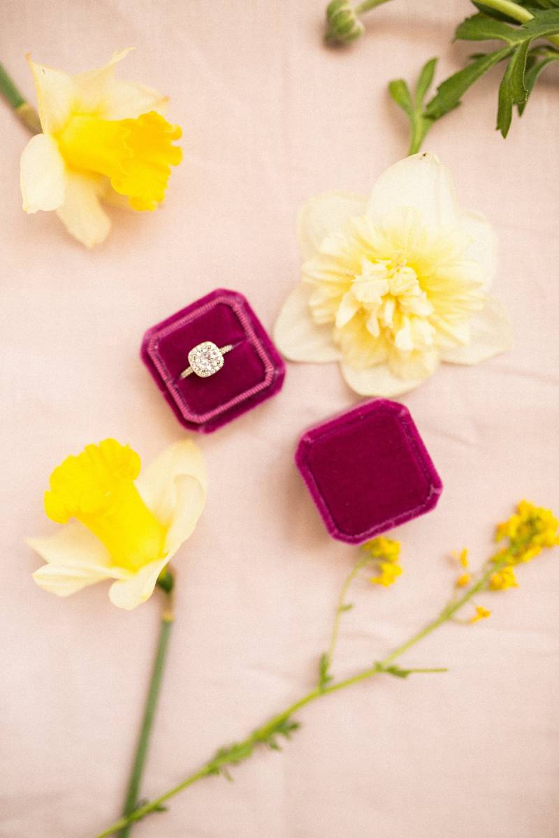 Ringbox Aus Lila Samt Mit Monogramm, Hochzeit Verlobungsring Monogramm von FlowersForLola