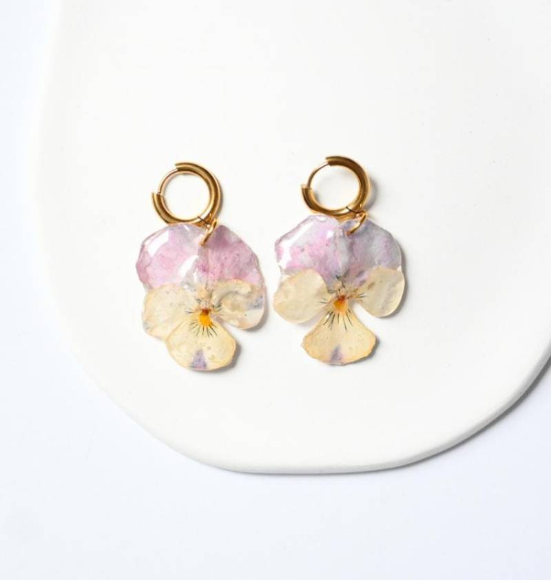 Rosa Stiefmütterchen, Handgemachte Echte Gepresste Blumen, Kleine Violas, Edelstahlohrringe Mit Echten Gepressten Geschenke Für Sie Rosa Stiefmütterchen, Handgemachte Echte Gepresste Blumen, Kleine Violas, Edelstahlohrringe Mit Echten Gepressten Geschenke Für Sie von FlowersJewelery