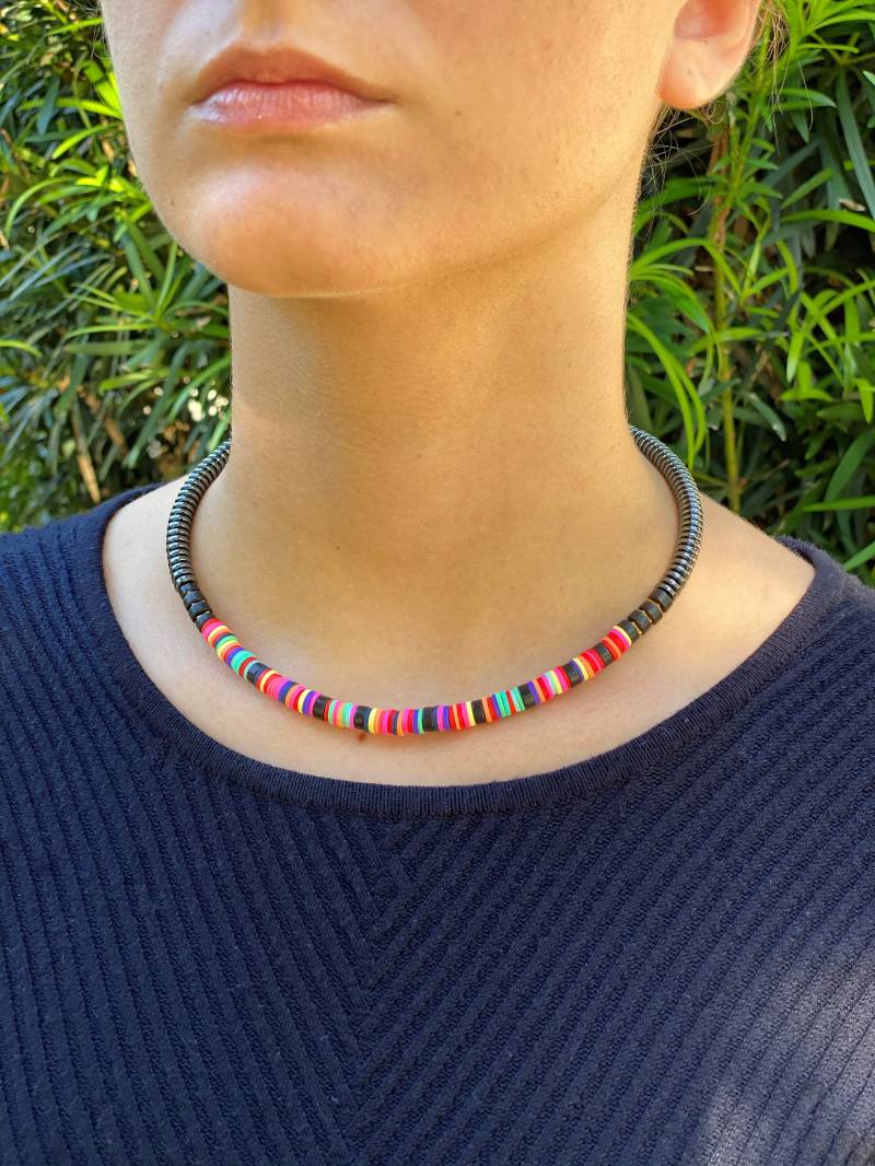 Bunte Surfer Halskette Für Sie Sommer Trendy Schmuck Boho Strand Jugendliche Freundin Geschenk Coole Mädchen von FlowingStoneJewelry