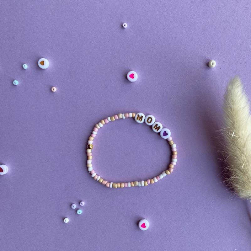 Perlenarmband Für Mamas; Geschenk Mamas, Perlen, Armband Mit Herz, Mom-Armband, Buntes Perlenarmband Für Mamas; Geschenk Mamas, Perlen, Armband Mit Herz, Mom-Armband, Buntes von FlueggeDesign