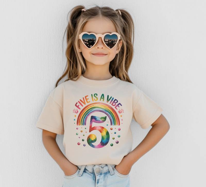 Geburtstag Shirt Regenbogen Kindergeburtstag 5. Mädchen Boho Fünf Ist Ein Vibe Pastell T-Shirt Für 5-Jährige von FluffytailApparel