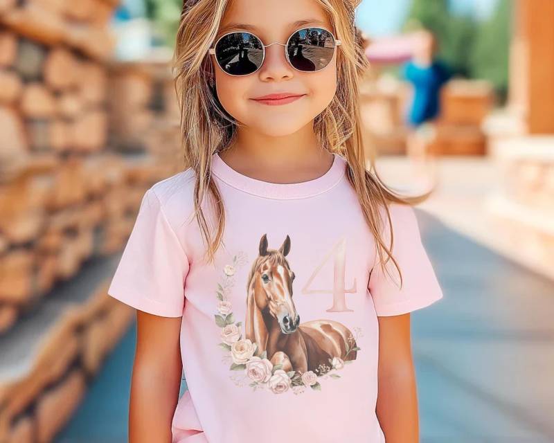 Ich Bin Bereits 4 Shirt Pferd Geburtstag Mädchen T Kleinkind Outfit Geschenk Für Aquarell Kinder Reiten T-Shirt von FluffytailApparel