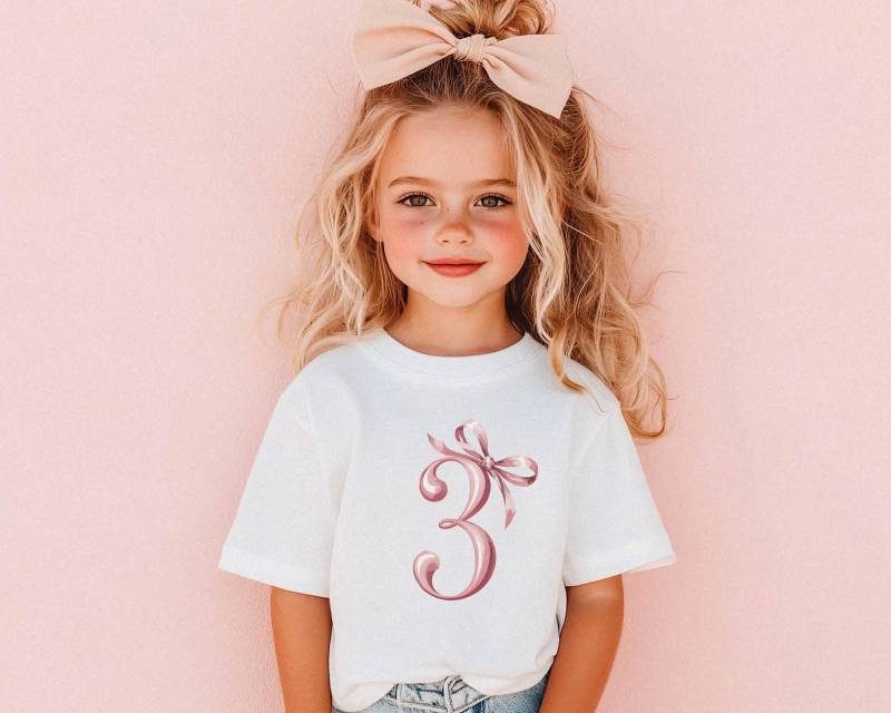 Kleinkind Mädchen Geburtstag Shirt Kokette Bogen Dritten Outfit Ich Bin Bereits 3 Geschenk Für Aquarell 3.geburtstag T-Shirt von FluffytailApparel