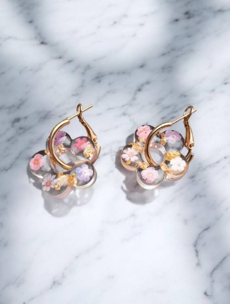 Ohrringe Hängend- Blumen Ohrringe- Handgemachte Harz - Blüten Ohrringe-Zartbunt- Überraschung Hochzeit von Fluidia