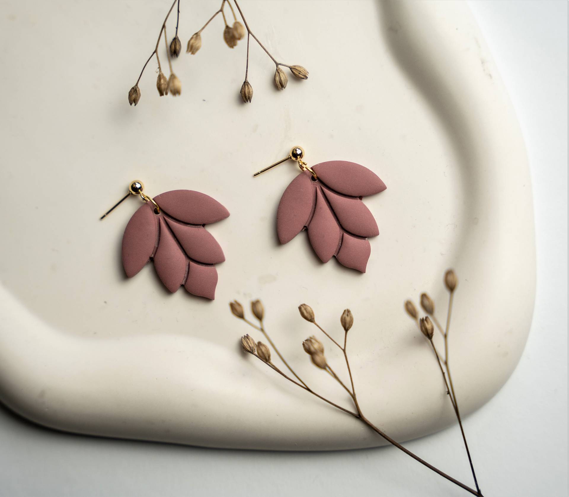 Ohrringe in Blattform Aus Polymer Clay | Statement Hängeohrringe Handgemacht Geschenk Freundin Geburtstag Sommer-Ohrringe Namida Ohrringe in Blattform Aus Polymer Clay | Statement Hängeohrringe Handgemacht Geschenk Freundin Geburtstag Sommer-Ohrringe Namida von FlunkerKlunker