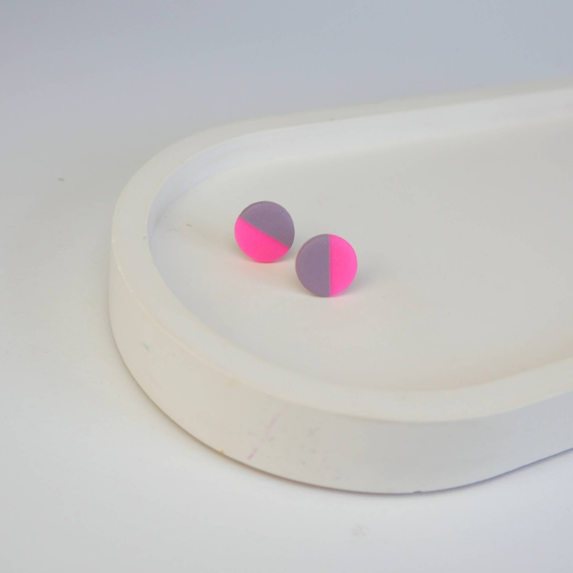 Polymer Clay Stecker Mit Neon Details | Hälfte Pink Coole Ohrstecker Handgemacht Kleines Geschenk Bunte Sommervibe Elea Polymer Clay Stecker Mit Neon Details | Hälfte Pink Coole Ohrstecker Handgemacht Kleines Geschenk Bunte Sommervibe Elea von FlunkerKlunker