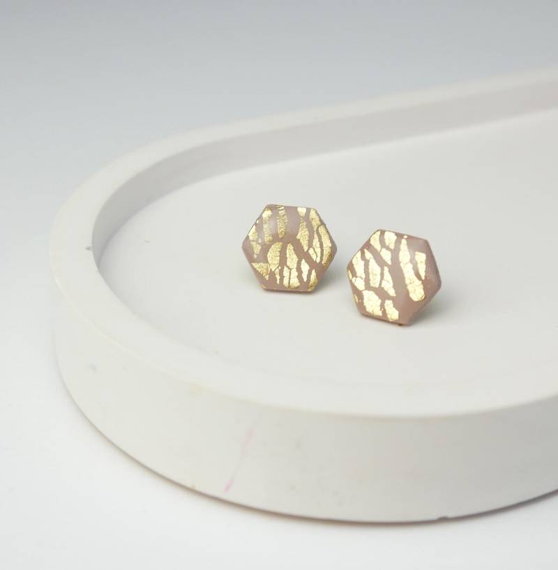 Polymer Clay Stecker in Hexagon Form | Silber - Und Gold-Details Zarte Ohrstecker Handgemacht Kleines Geschenk Zu Muttertag Mara von FlunkerKlunker