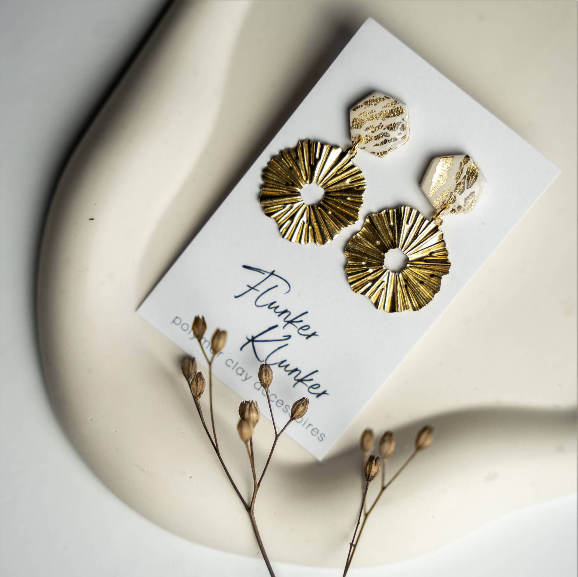 statement Ohrringe Aus Polymer Clay | Mit Vielen Golddetails Handgemachte Hängeoohrringe Boho Hexagon Sommer-Schmuck Chiara von FlunkerKlunker