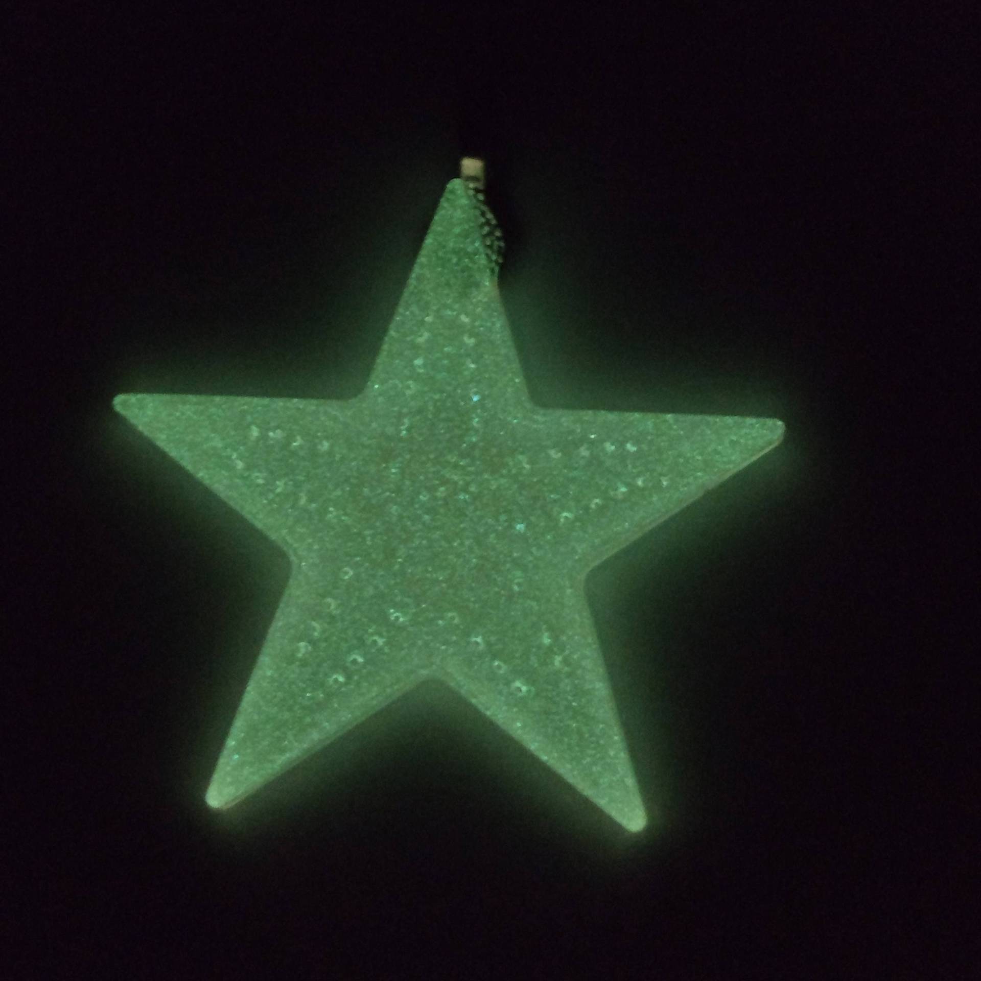 Kleine Rosa Leuchtende Starfish-Halskette Kleine Rosa Leuchtende Starfish-Halskette von FluorescentFinery