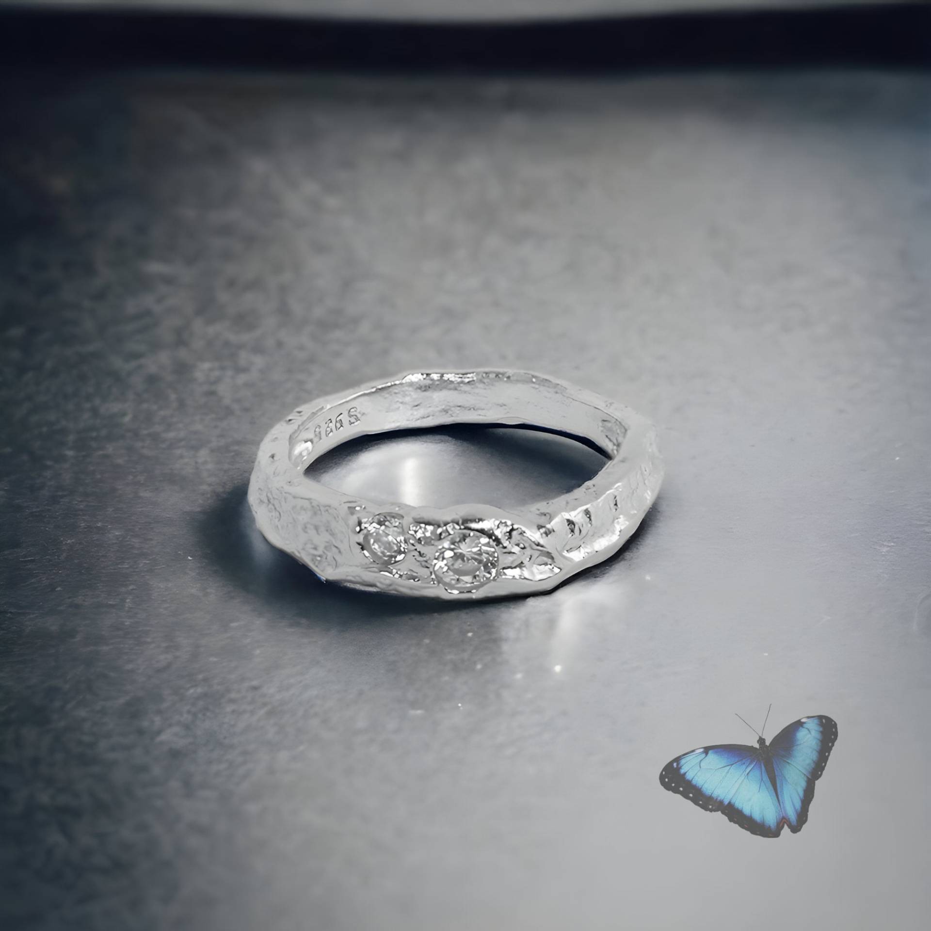 Tin Foil Textured Micro Zirconia Ring, Irregular Pattern, Crumpled Ring, Mondern Art Jewelry, Chunky Rings, Unique Gift For Her Tin Foil Textured Micro Zirconia Ring, Irregular Pattern, Crumpled Ring, Mondern Art Jewelry, Chunky Rings, Unique Gift For Her von Flutteringdesignshop