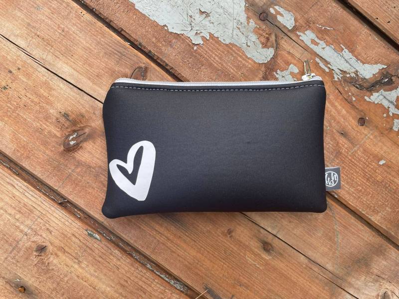 Etui/Federtasche "Lieblingsstück" Aus Skisprunganzug - Handgefertigt Fly High Bags Etui/Federtasche "Lieblingsstück" Aus Skisprunganzug - Handgefertigt Fly High Bags von FlyHighBags