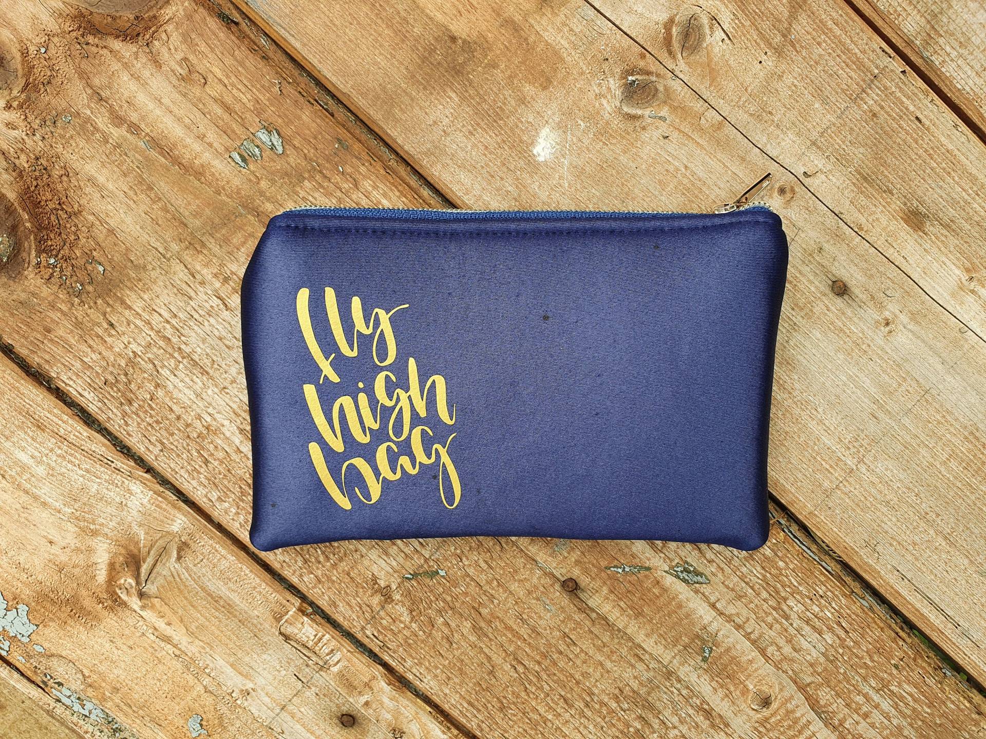 Etui/Federtasche "Planica" Aus Skisprunganzug - Handgefertigt Fly High Bags Etui/Federtasche "Planica" Aus Skisprunganzug - Handgefertigt Fly High Bags von FlyHighBags