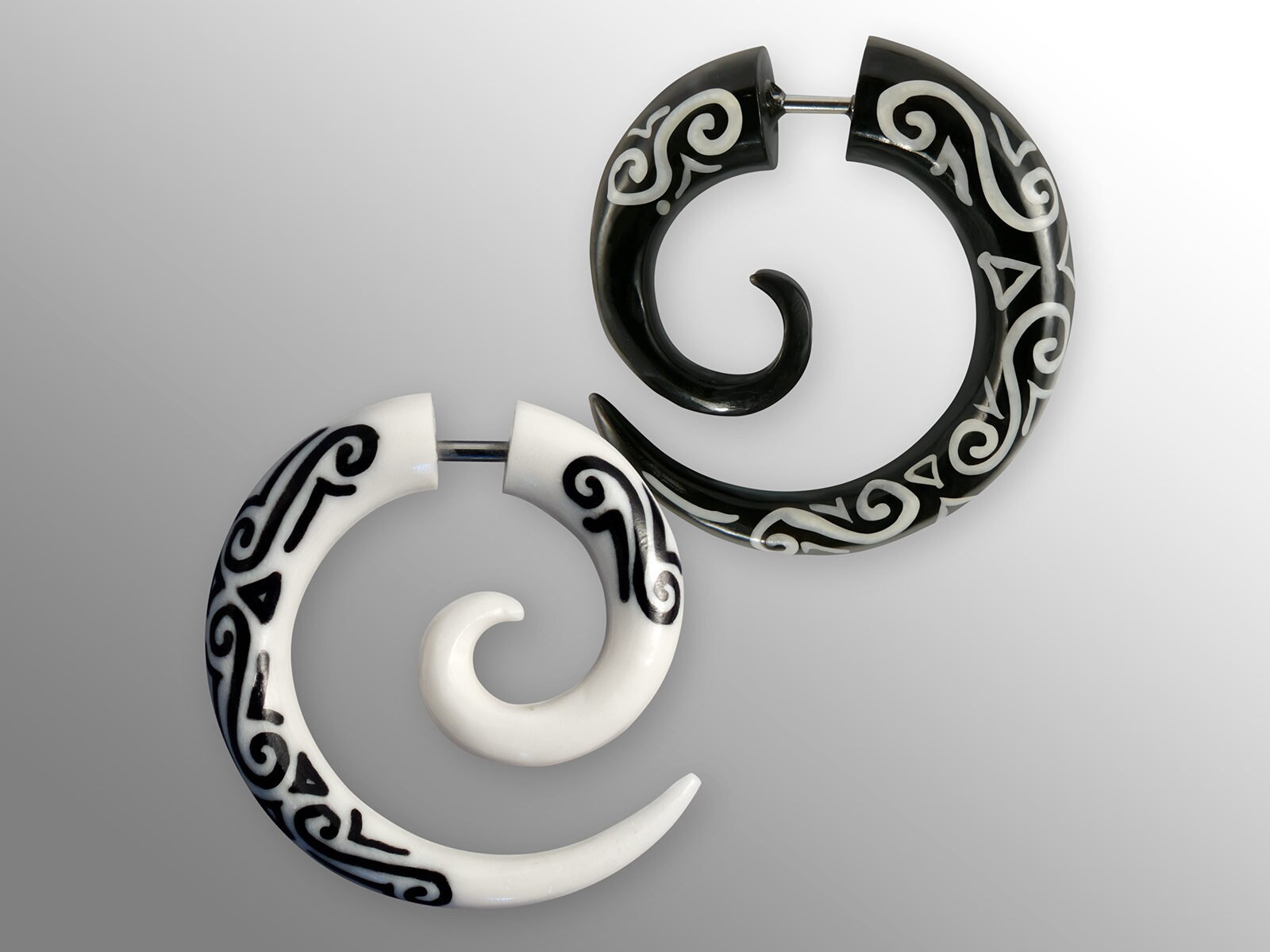 Fake Piercing Ohrring Horn Knochen Ohr Spirale Plug Schmuck Schwarz Weiss von FlyStyleShop
