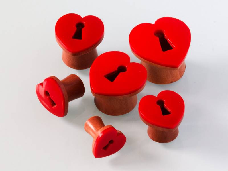Herz Tunnel Aus Holz , Ohr Plug Herzen Und Schlüsseloch, Red Heart Ear Plugs von FlyStyleShop