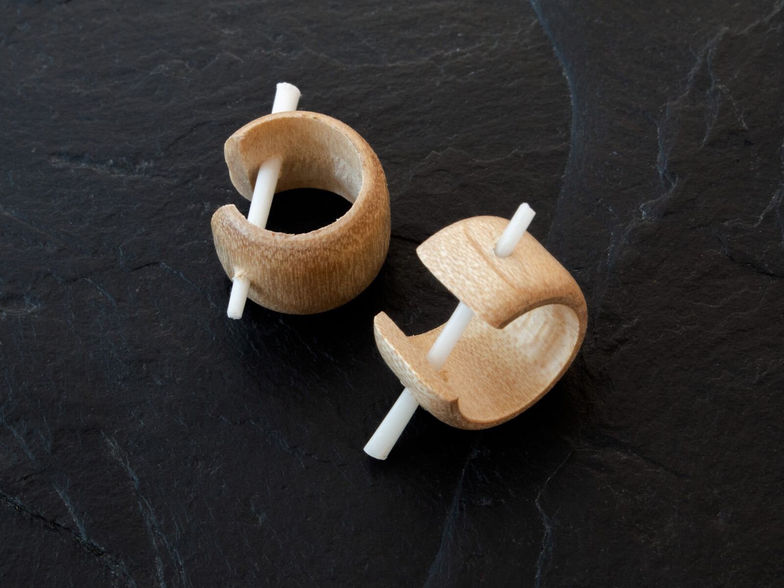 Holz Ohrringe Klein Creolen Ohrstecker Kreolen Natur Ohr Schmuck Piercing von FlyStyleShop