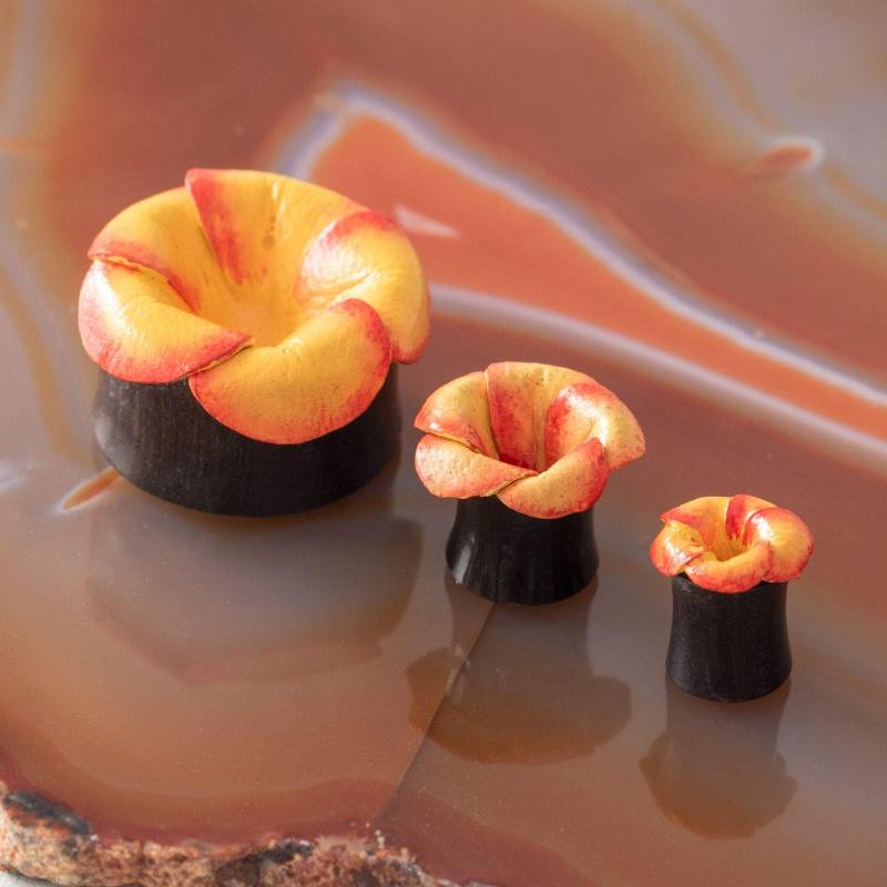 Holz Plugs Mit Frangipani Blüte, Ohr Plug Hibiskus Blüten, Ear Tunnel Blumen von FlyStyleShop