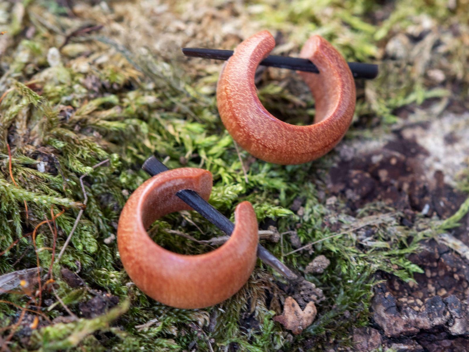 Kleine Holzohrringe , Holz Creolen Schlicht, Ohrringe Frauen, Ohrschmuck Handarbeit von FlyStyleShop
