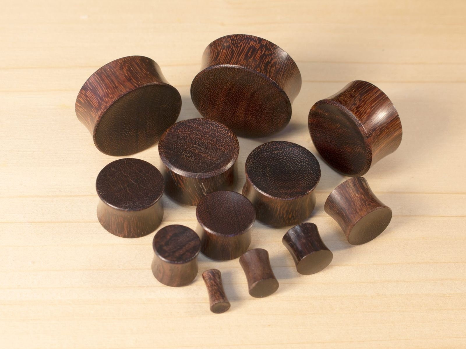 Konkave Holz Plugs Aus Tamarind, Flesh Tunnel Double Flare Piercing Plug Ohr von FlyStyleShop
