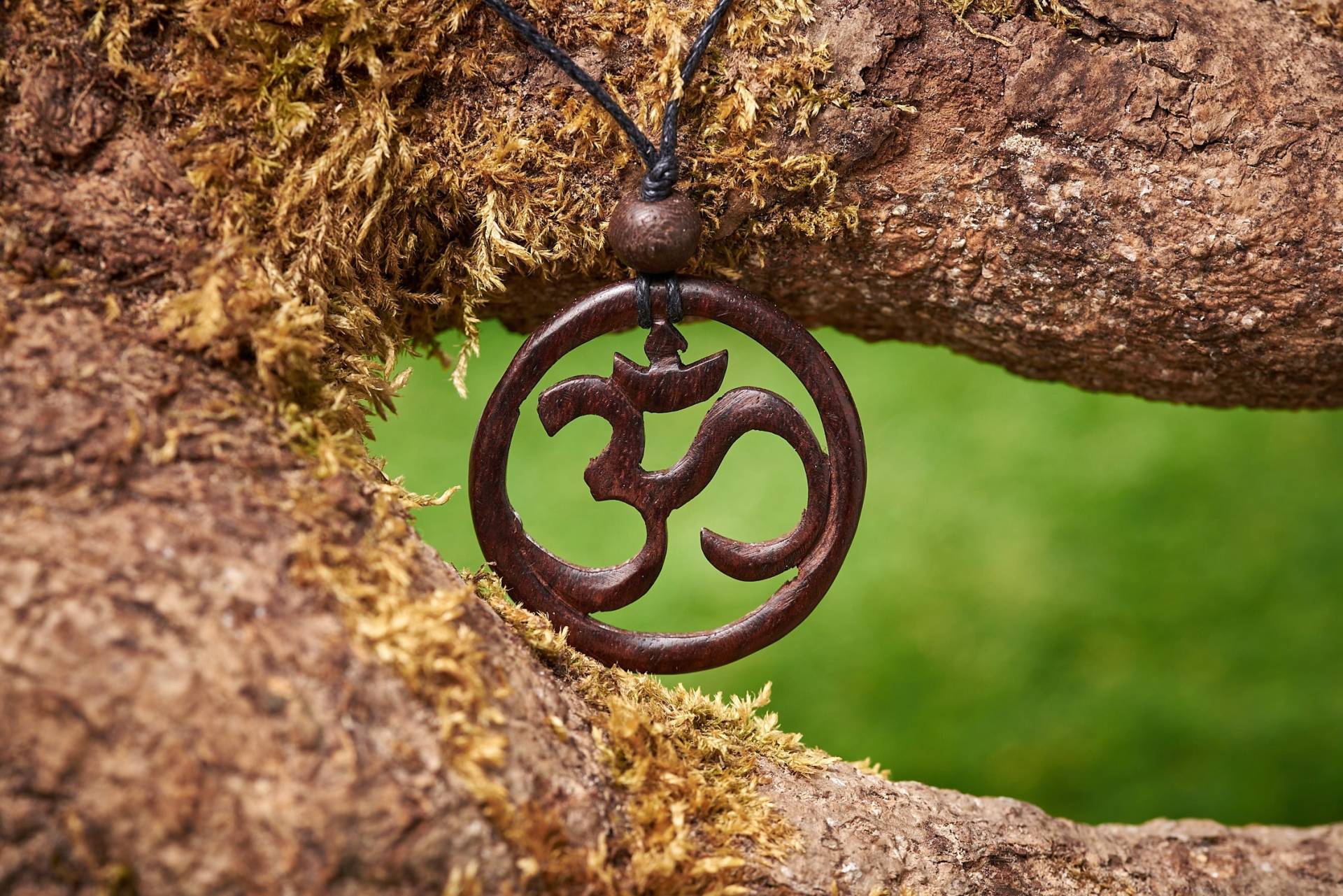 Om Anhänger Aus Recyceltem Rosenholz | Rosenholz, Beweglich An Einem Verstellbaren Gewachsten Baumwollband Om Anhänger Aus Recyceltem Rosenholz | Rosenholz, Beweglich An Einem Verstellbaren Gewachsten Baumwollband von FlyingDuckWoodStore