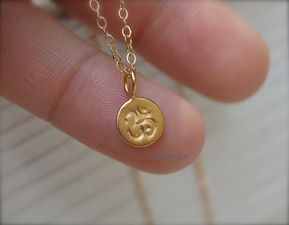 24 Kt Vergoldete Om-Halskette, Goldene Ohm-Halskette, Yoga-Halskette, Zen-Halskette, Spirituelle Halskette 24 Kt Vergoldete Om-Halskette, Goldene Ohm-Halskette, Yoga-Halskette, Zen-Halskette, Spirituelle Halskette von FoLeoLa