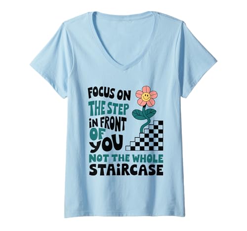 Damen Konzentrieren Sie Sich auf den Schritt Inspirational Flower T-Shirt mit V-Ausschnitt Damen Konzentrieren Sie Sich auf den Schritt Inspirational Flower T-Shirt mit V-Ausschnitt von Focus Step Positivity Tee for Motivated Minds