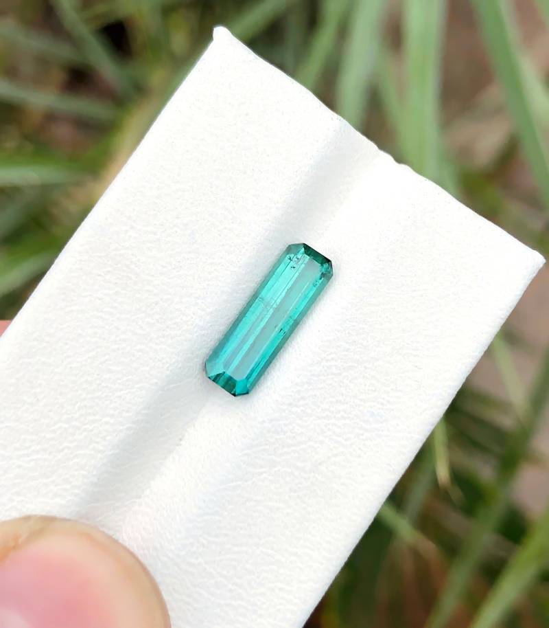 2.10 Karat Bi-Color Turmalin Edelstein, Herkunft Afghanistan von Focusgems