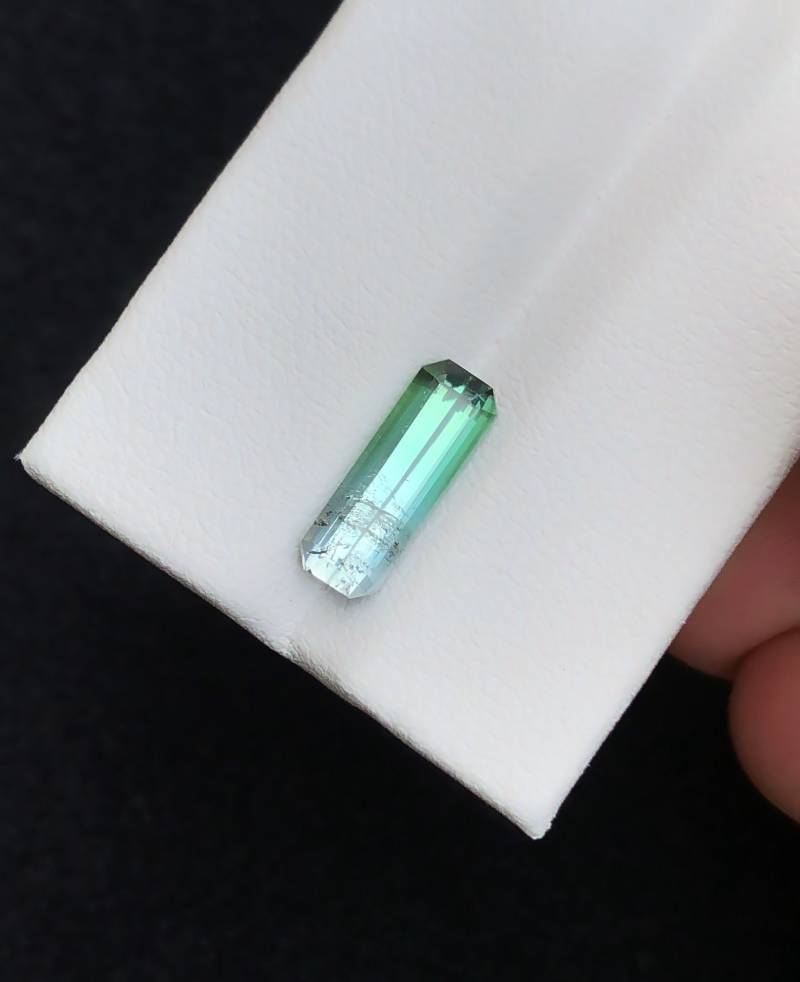 2.30 Karat Natürlicher Bi-Color Transparent Turmalin Edelstein von Focusgems