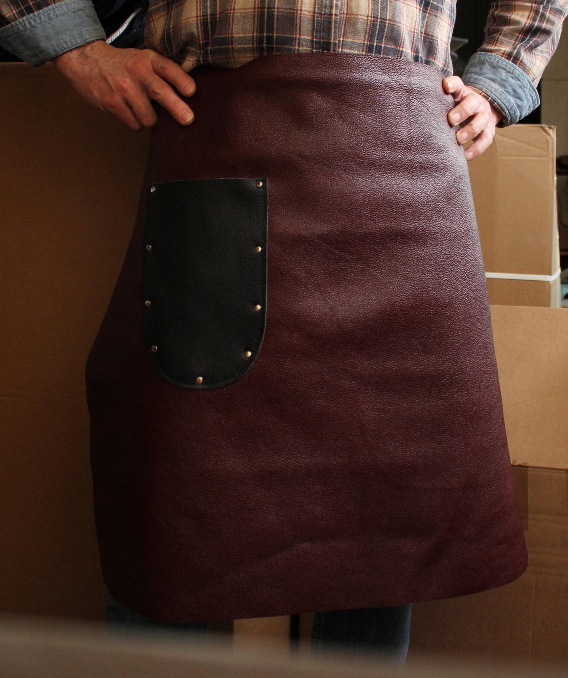 Tolle Lederschürze + Tasche Als Werkzeugschürze, Bistroschürze, Kellnerschürze, Zapferschürze, Schankschürze - Echt Leder, Rot-Braun Schwarz von FoersterFELLNEST