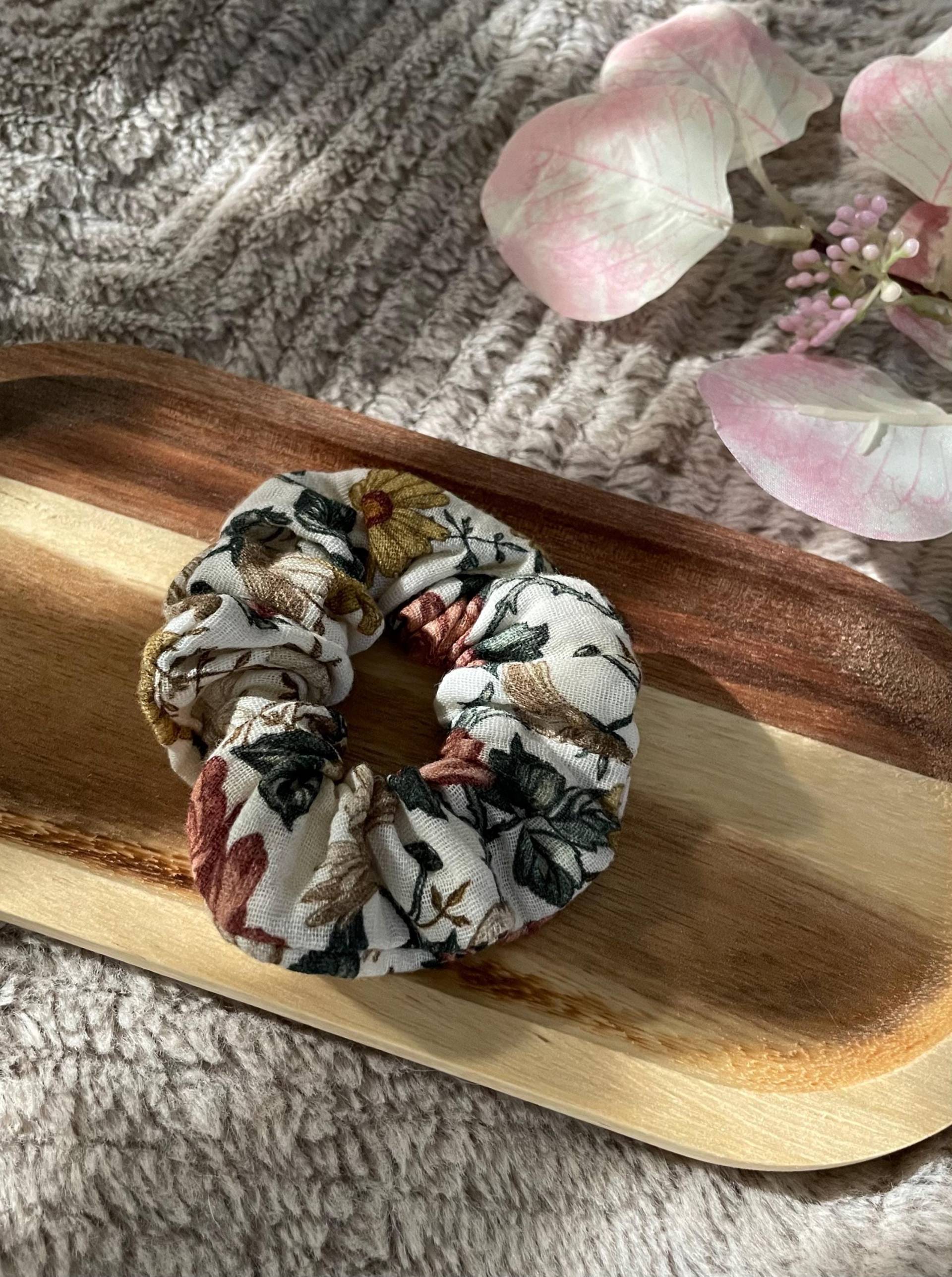 Florales Musselinscrunchie Florales Musselinscrunchie von FoffysNaht
