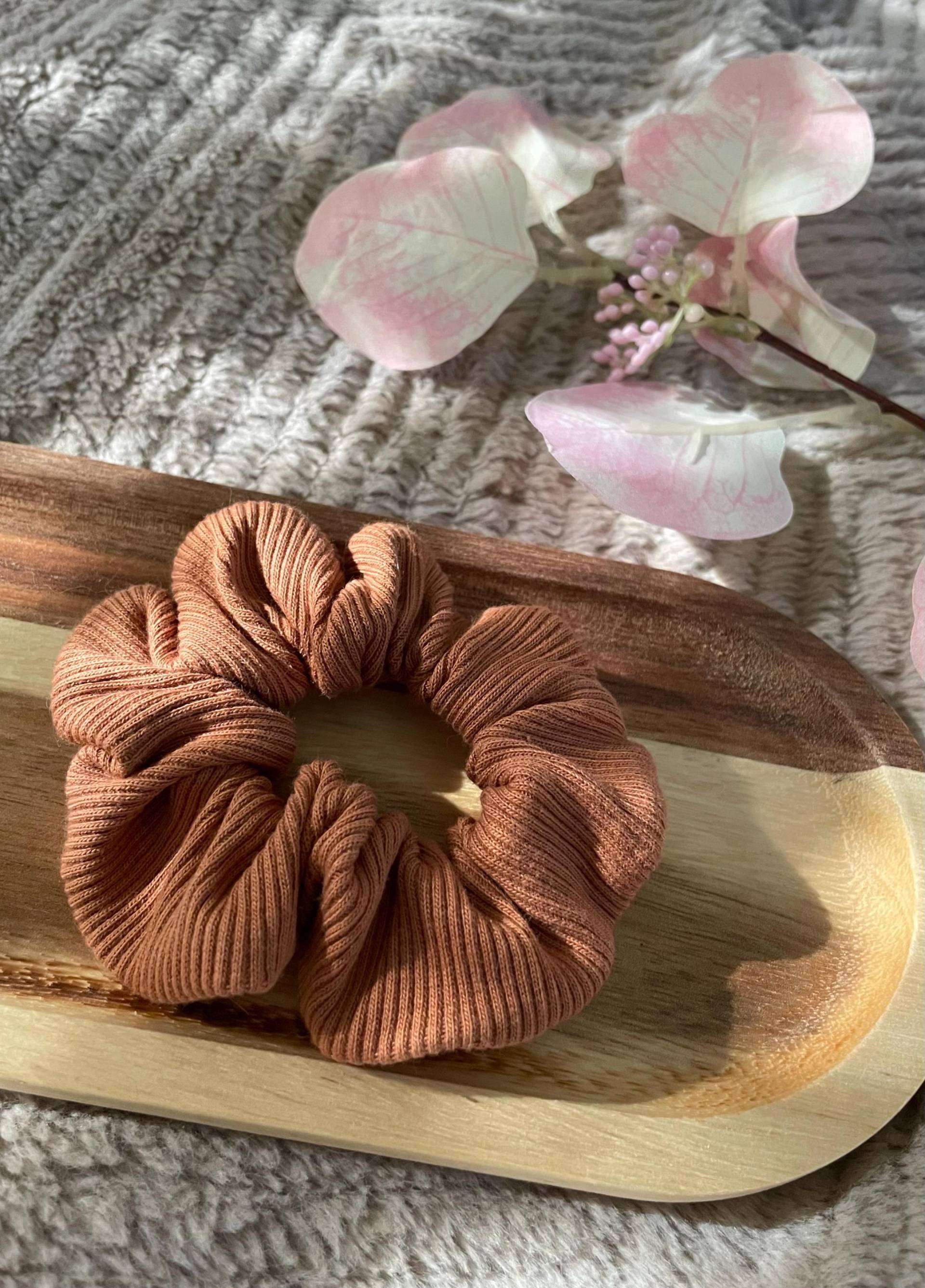 Nachhaltiges Scrunchie Mit Rippoptik Nachhaltiges Scrunchie Mit Rippoptik von FoffysNaht