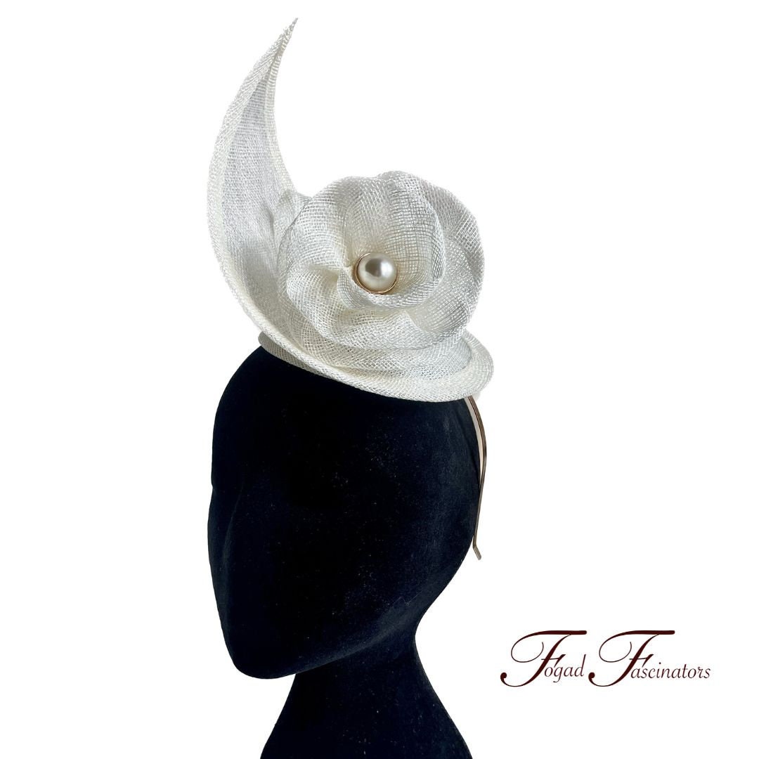 Hochzeitsfascinator "Blume Auf Dem Boot" Hochzeitsfascinator "Blume Auf Dem Boot" von FogadFascinators