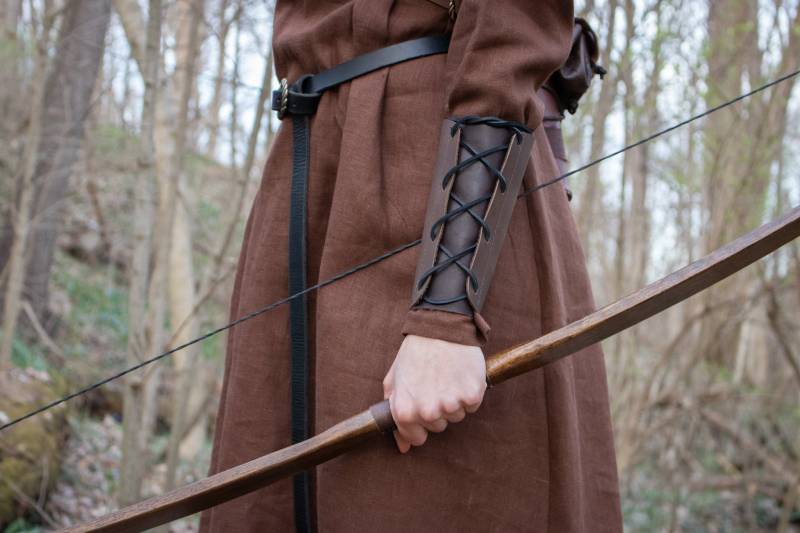 Mittelalterlicher Armschützer Aus Leder, Schwarz Oder Braun /F/ | Ab von FolkOfTheWood