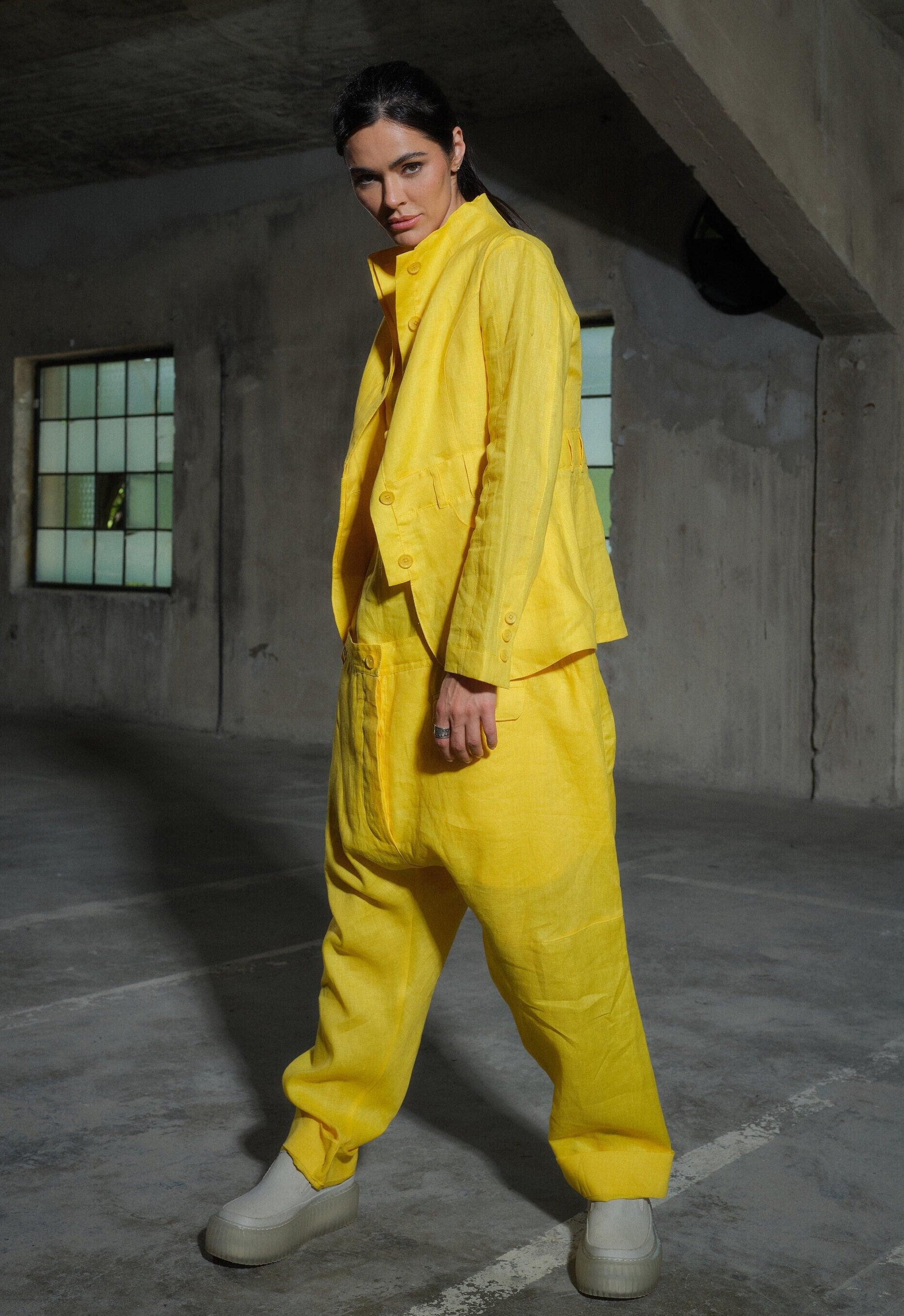 Avantgarde Leinenblazer, Gelbe Leinenjacke Damen, Bio-Leinenkleidung, Extravaganter Sommerblazer, Schicke Taillierte Jacke, Plus Größen von FollowMeFS