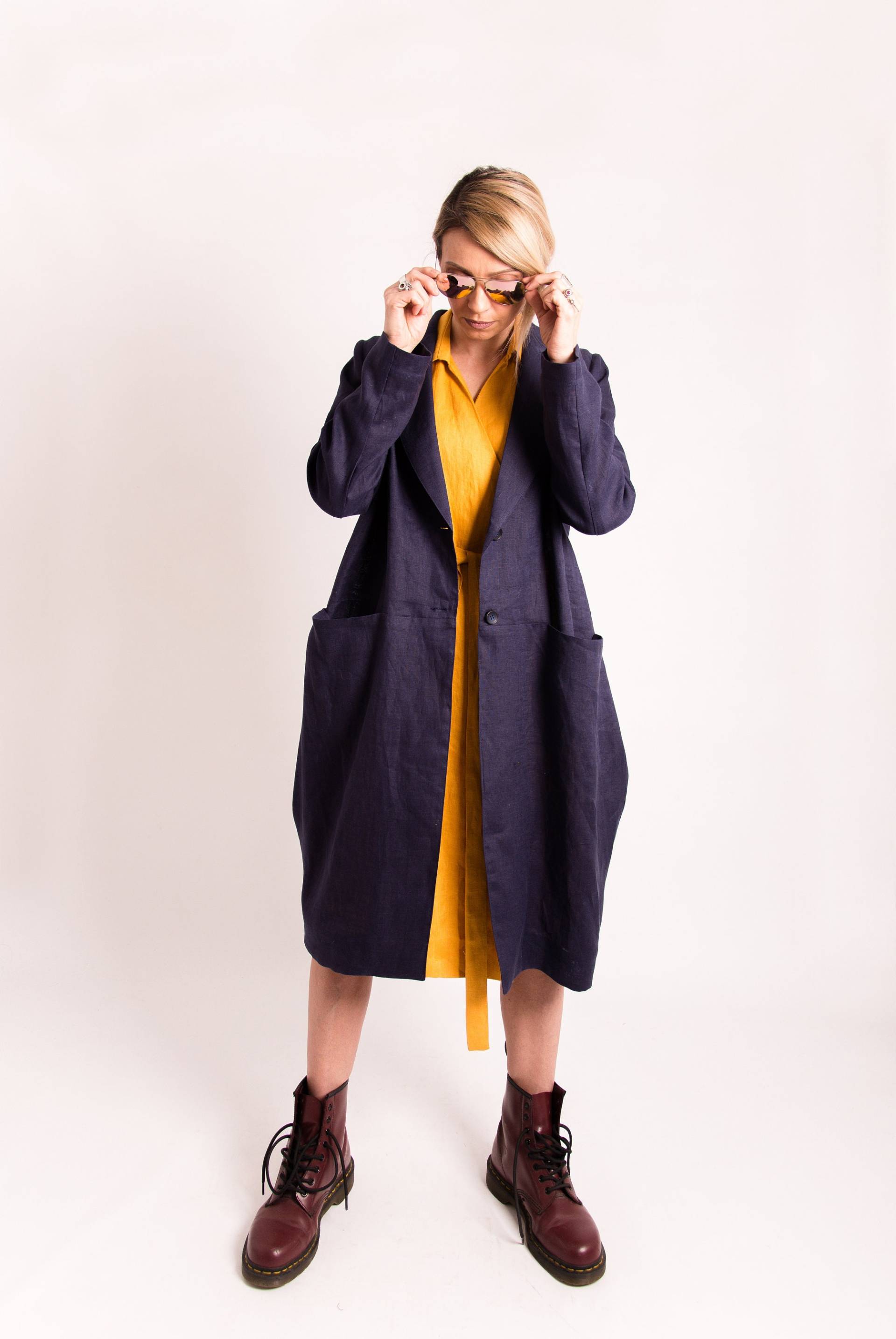 Blauer Leinenblazer Damen-Kleidung in Übergrößen, Marineblauer Damen, Damenblazer, Damenlanger Blazer Leinenkleidung von FollowMeFS